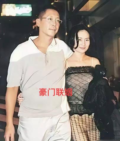 男人就像水一样
对于不同的女人是不同的温度
有的人不费吹灰之力就能娶到
别人心中