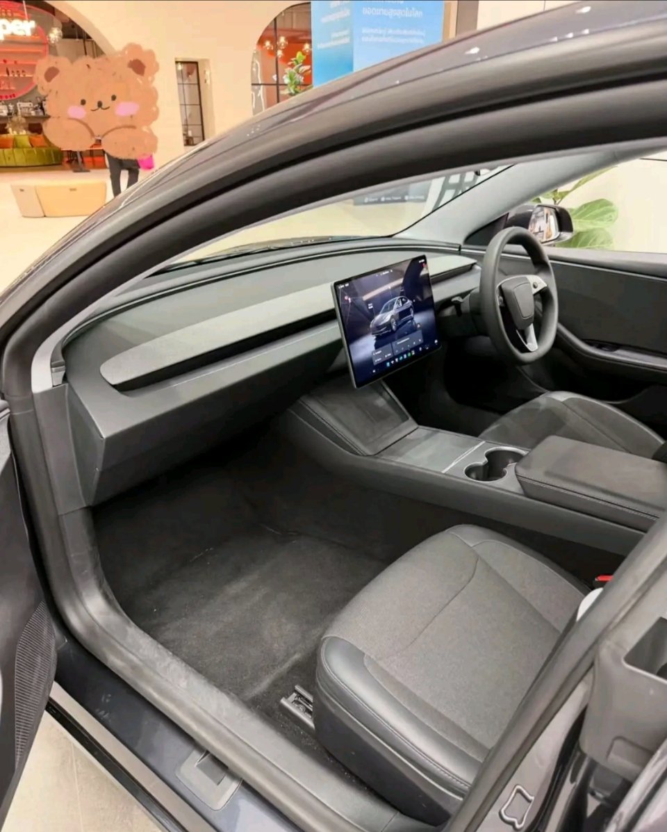 这就是“平价版”的特斯拉Model 3吗？这内饰，感觉比面包车都差[泪奔]。 ​