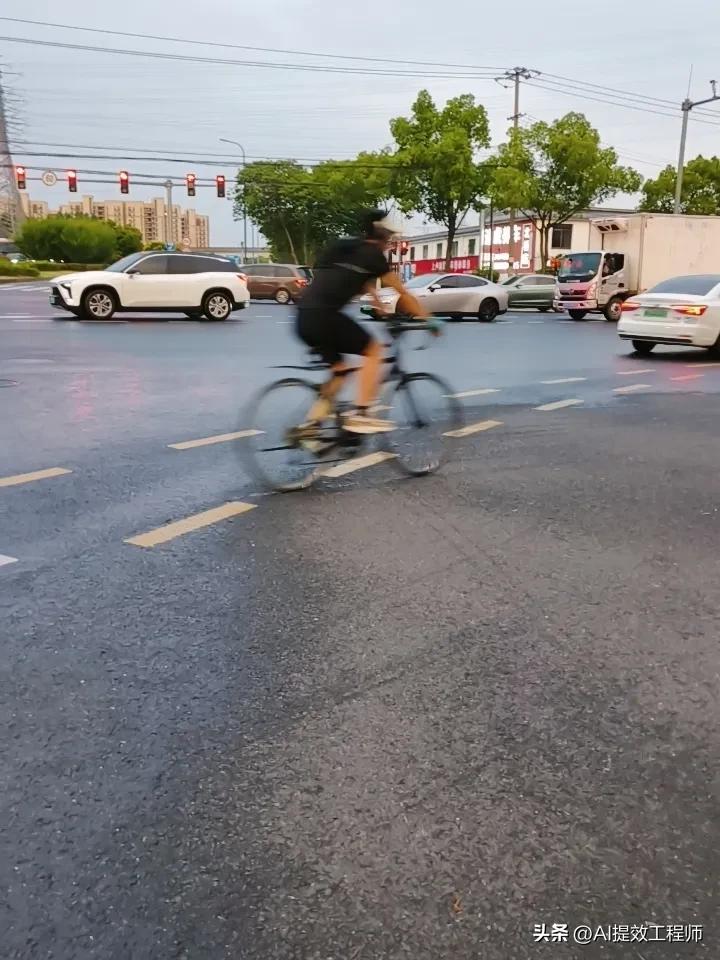 人每天奔波劳碌,究竟是为了什么?新公司入职第一天，下雨了，气温有点冷，