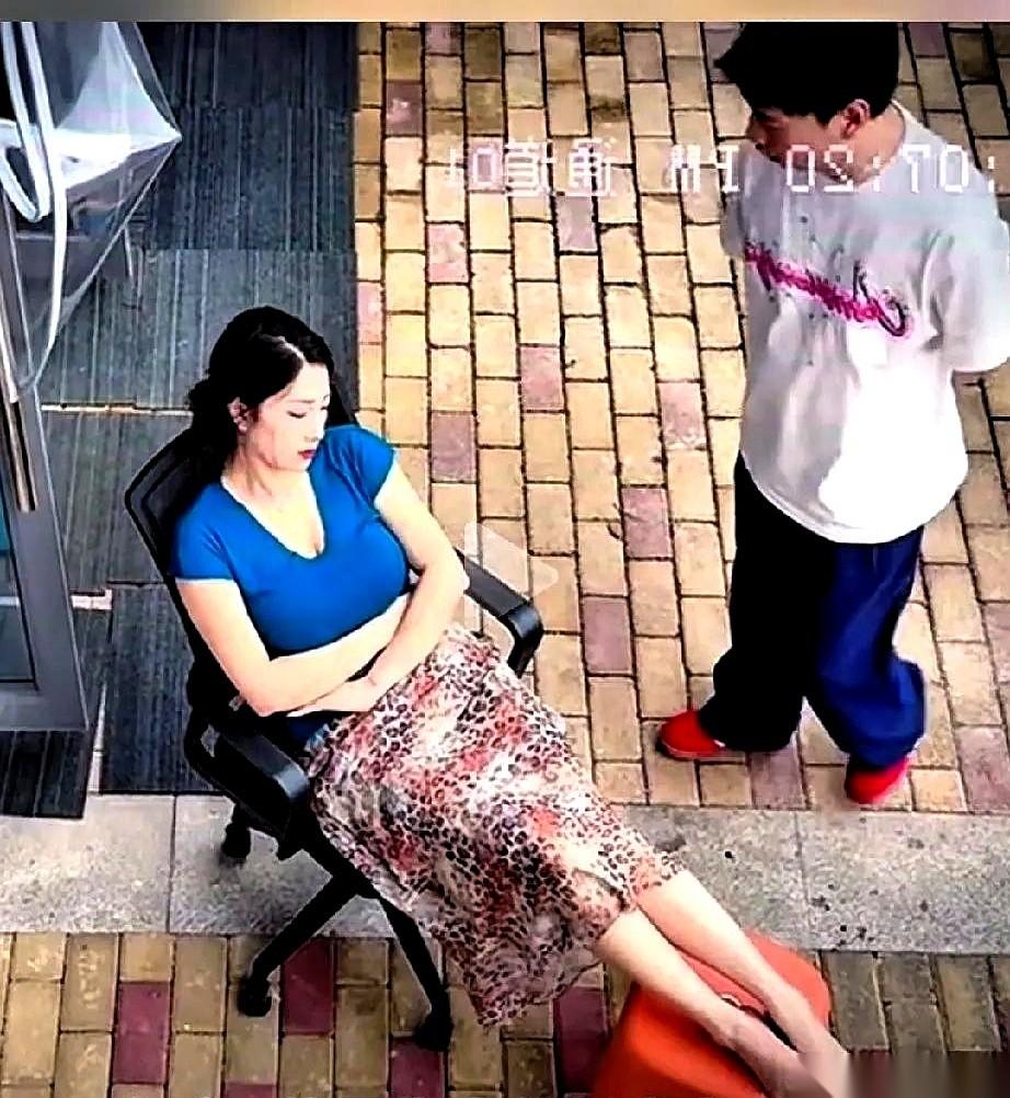 有意思，真有意思。
武汉一个理发店老板娘，店快黄了，打折促销啥都试了，没用。
最