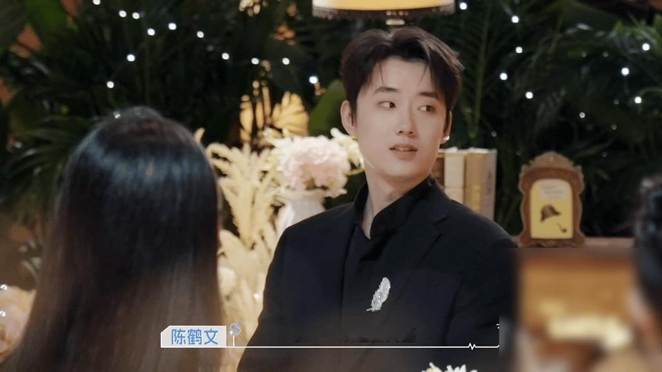 恋综男嘉宾到小屋当管家心动的信号别人刚来小屋拘谨社交，陈鹤文直接上岗小屋管家！晚