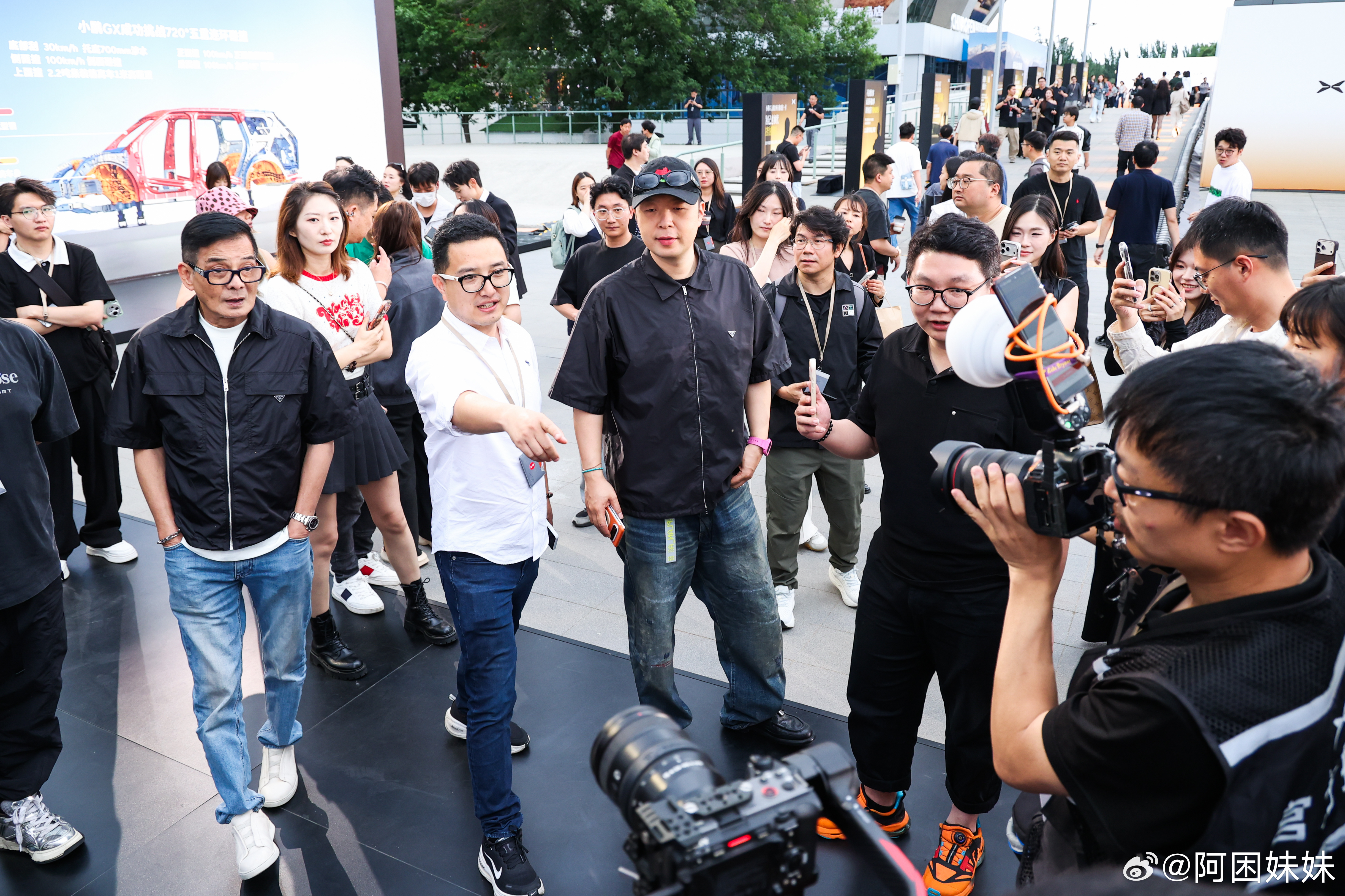 小鹏GX发布会居然杜海涛、李国麟、董可飞好多明星来啦！刚刚来晚了没看到，朋友给我