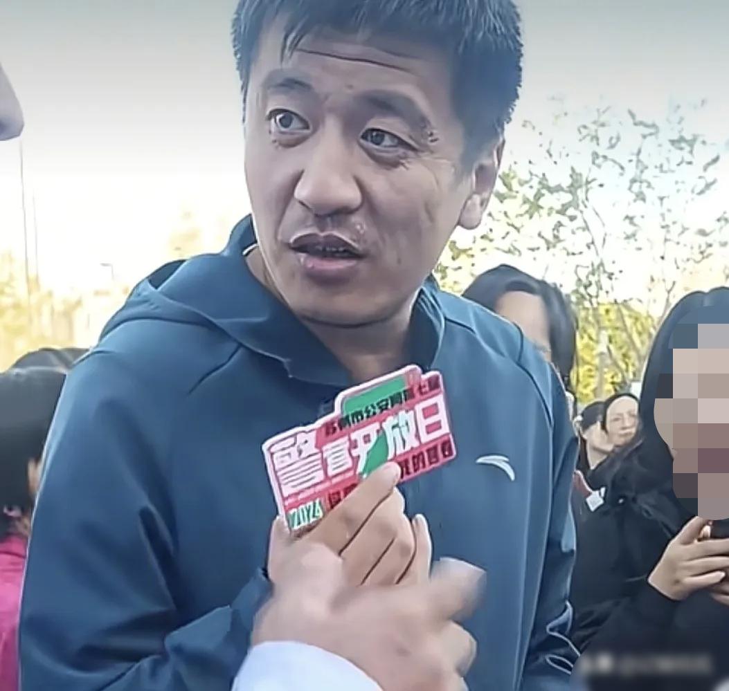 告诉你正确打法。十三不靠，听牌了，且属大胡。所谓十三不靠，指任意两张牌均不能组成