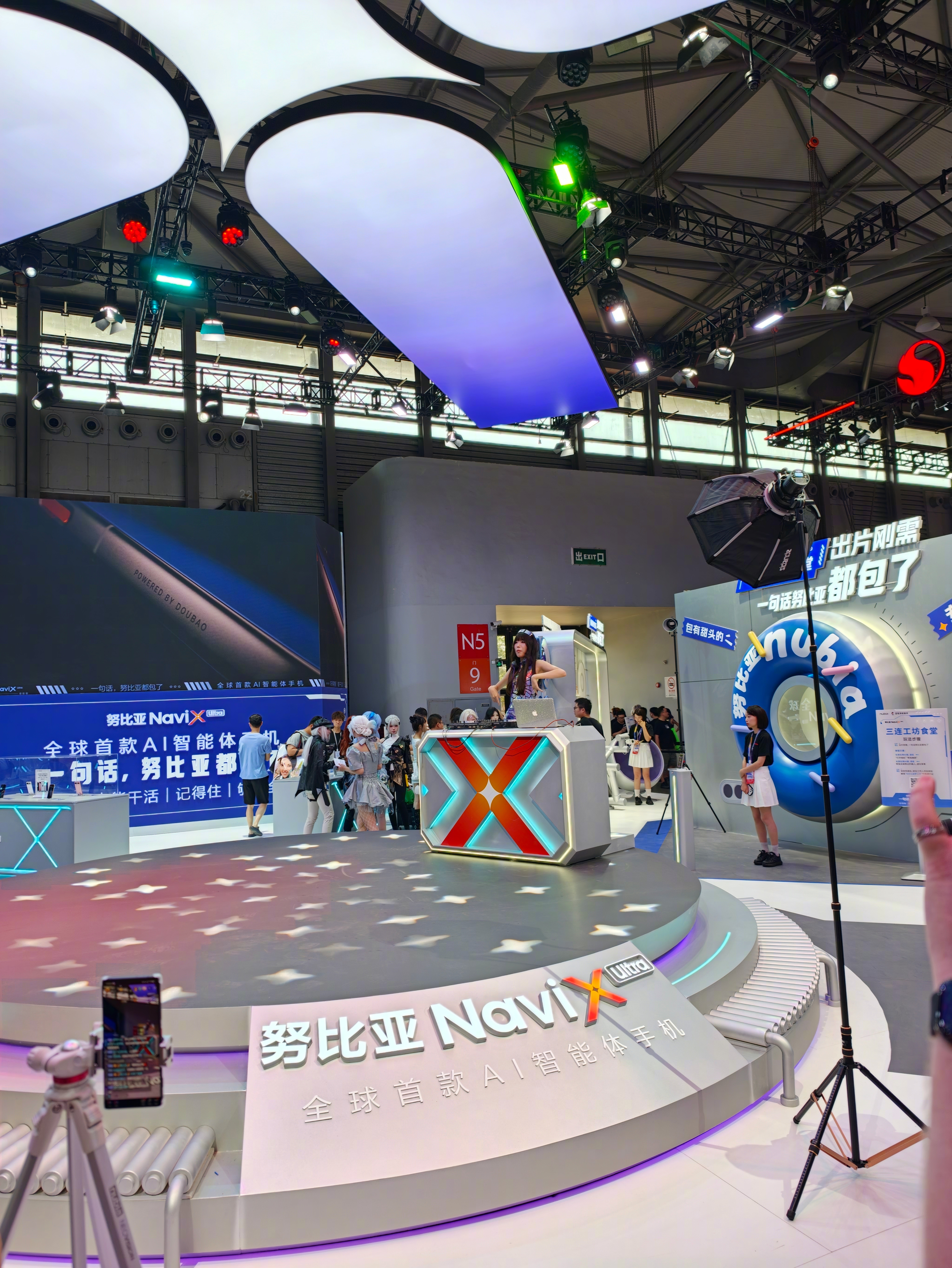 China Joy 骁龙馆算是把当下电竞娱乐硬件设备靠一块同品牌的芯片全串起来了