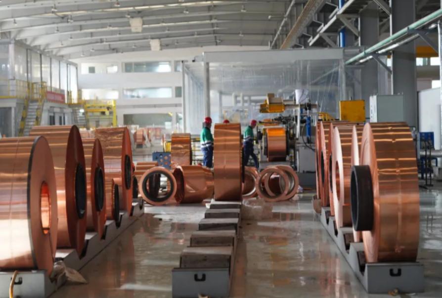 美国这次蒙了，最近美国大量囤积了铜，把铜价炒上天去了，中国也不打算惯着美国，竟然