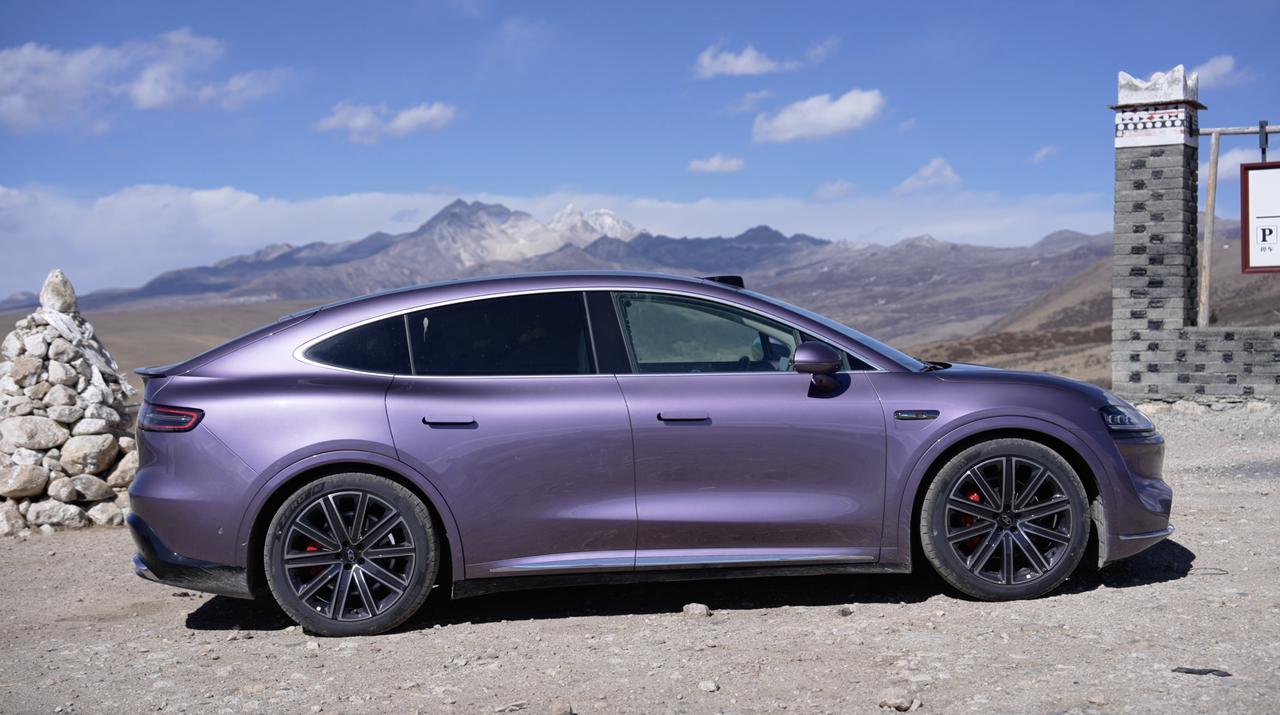 随着新能源智能汽车普及，消费者对辅助驾驶的关注度以及使用频率日益提升。近日，鸿蒙