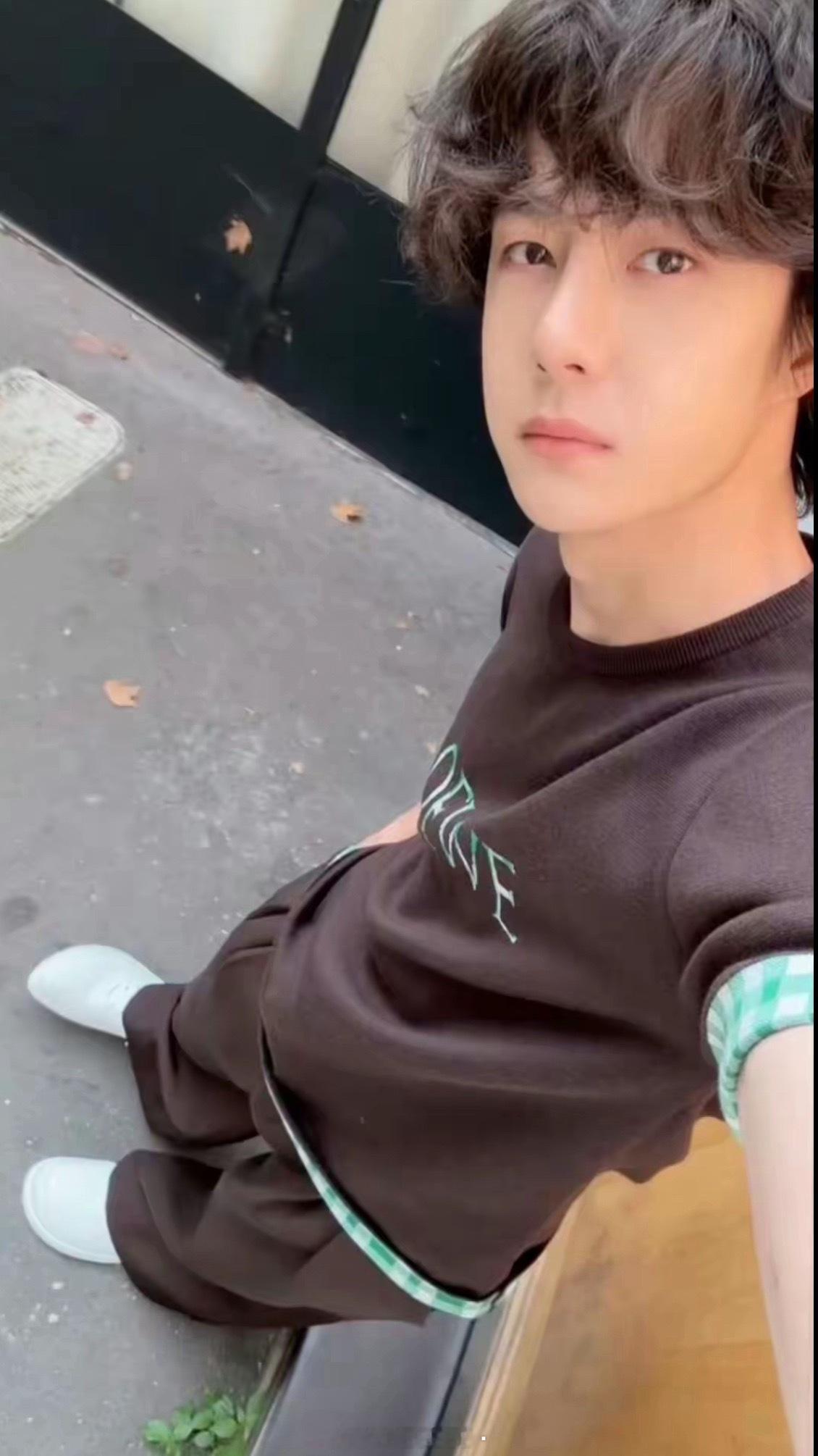 真想一口啃咬在这个脸蛋上！ 