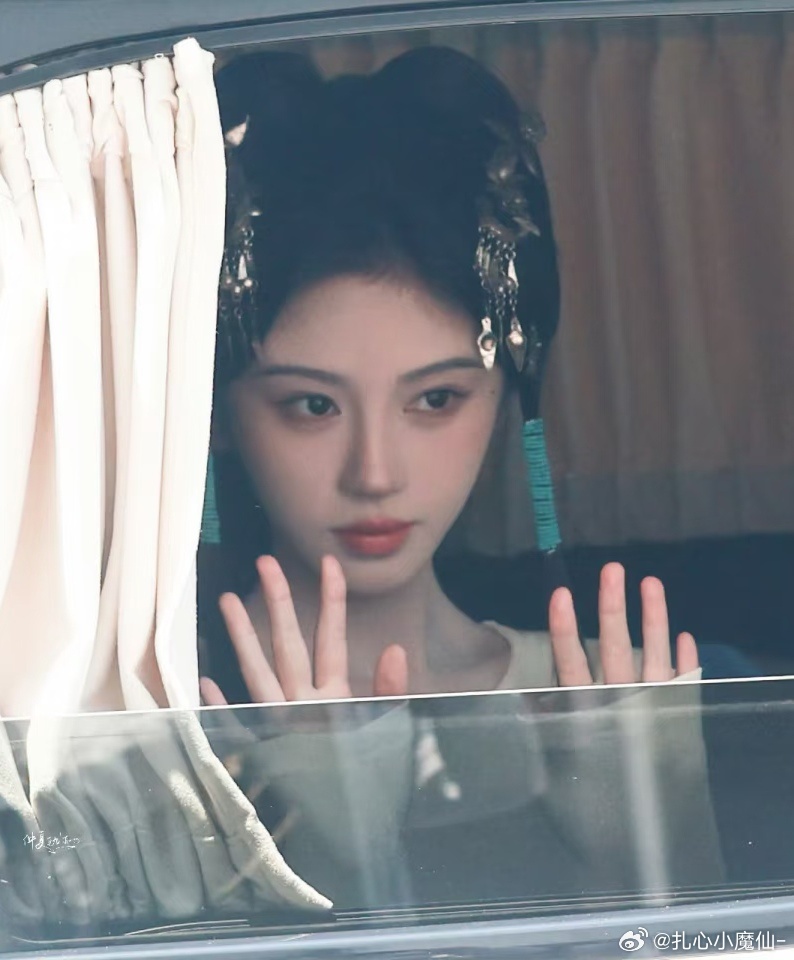 鞠婧祎 这个造型很有苏妲己的感觉 
