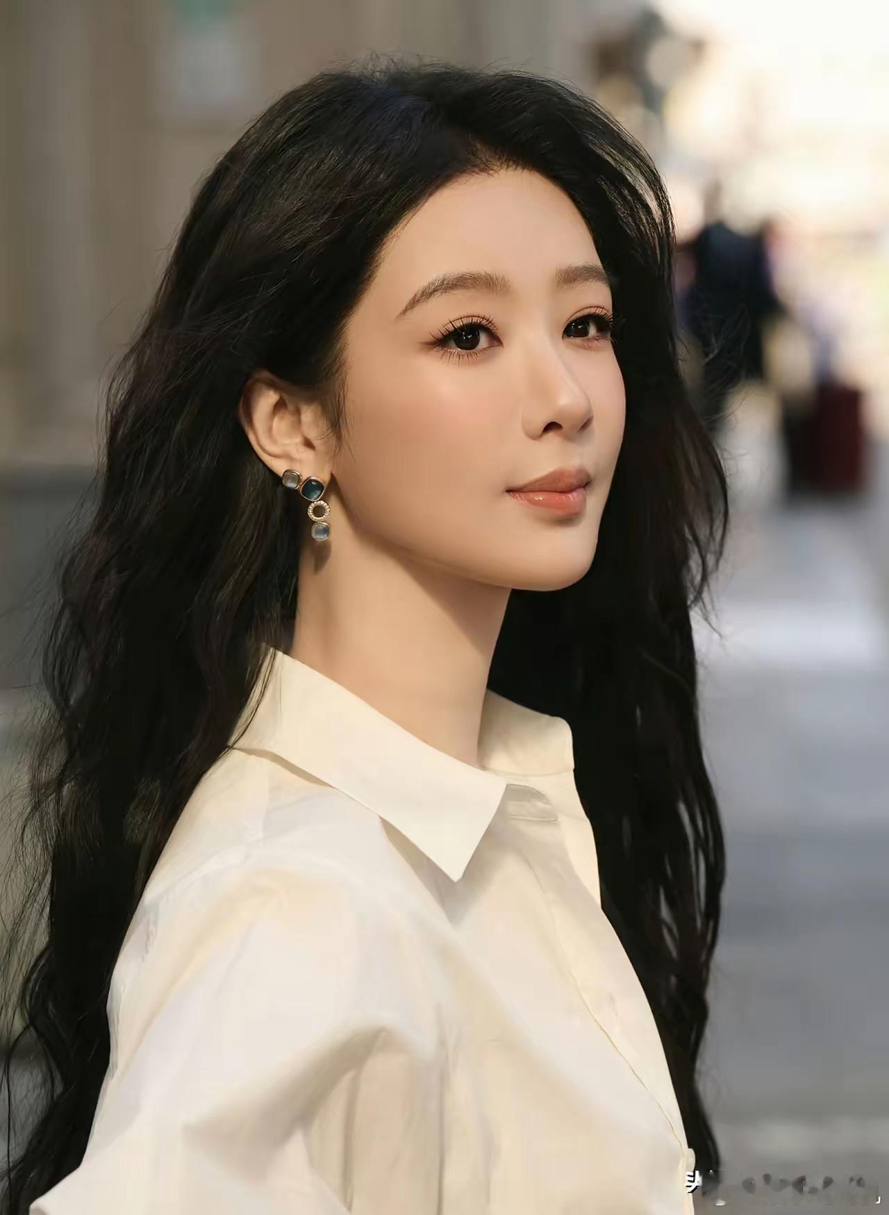 杨紫下部剧《远去的白马》，搭档于和伟，非常正的一部剧，红的发光！这部剧阵容高概念