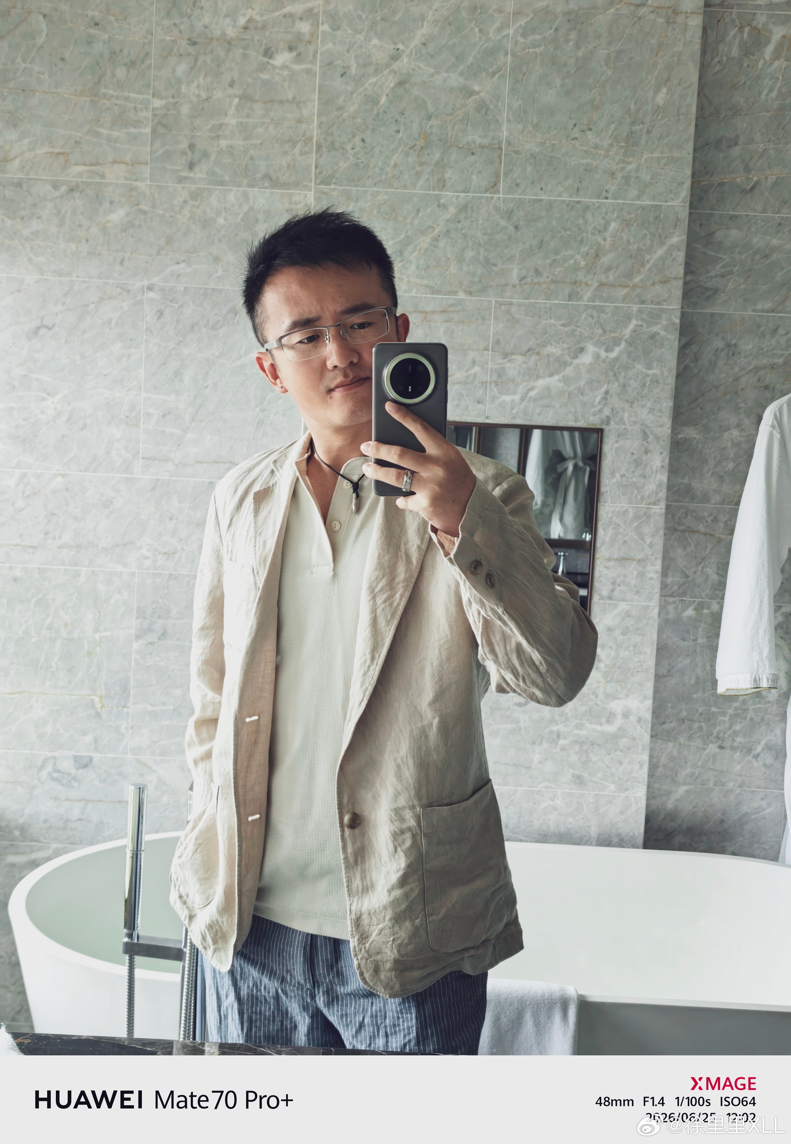 人家尊界说了。这里是上海，不是广东。让打扮一下，不让穿拖鞋。