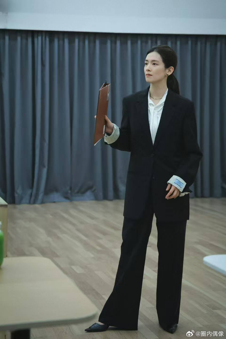 陈昊宇素颜拍全球大片合理吗 prada本次大片刻意摒弃厚重彩妆修饰，力求还原人物