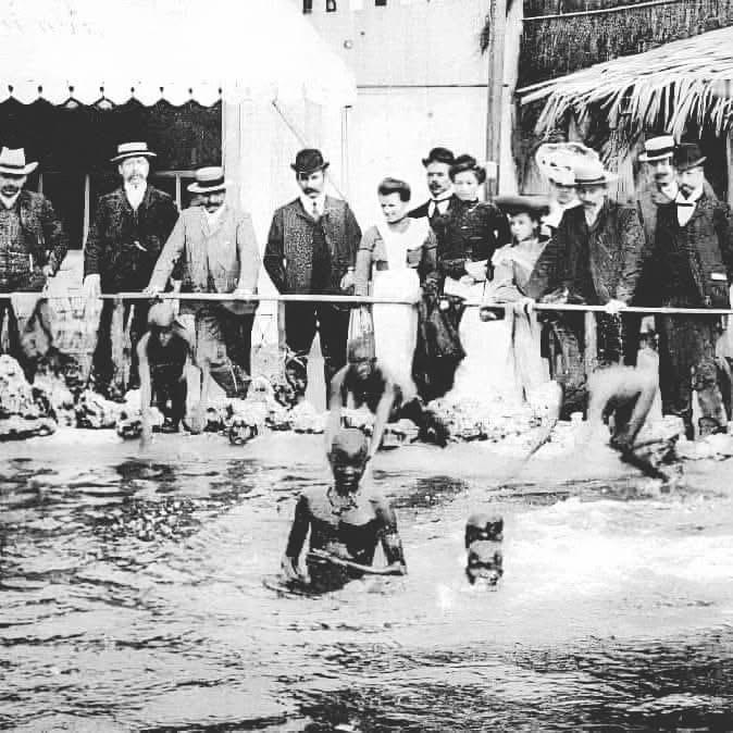 1905年，巴黎的人类动物园，主要是美洲、非洲的土著，以及少量亚洲人 