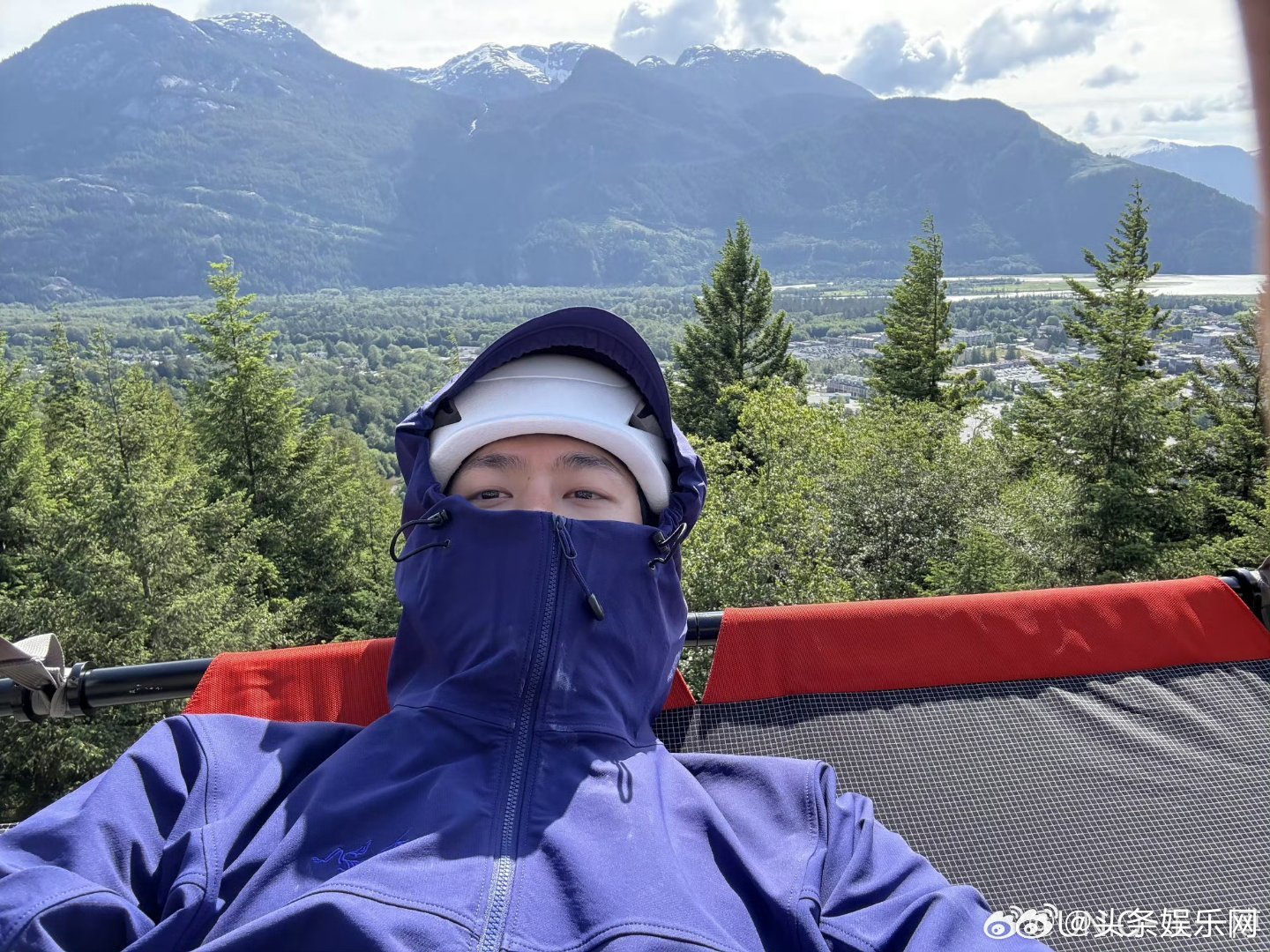 王一博覆面男王一博覆面自拍王一博徒手攀手滑掉海里了