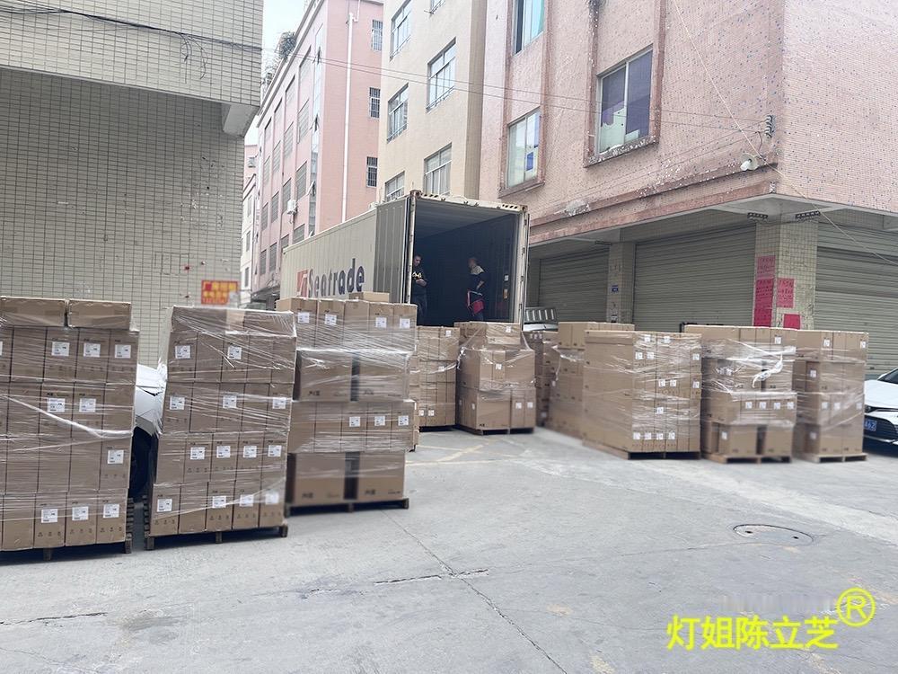 陈立芝写日记的第614天：12月23日 周一 阴
周一，早起，阅读摘抄！
昨天周