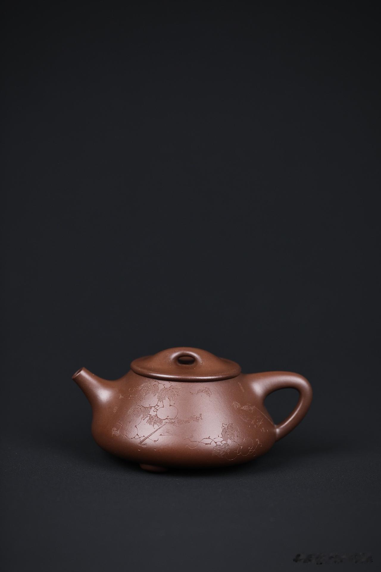 第一泡茶倒掉，我倒掉的不是茶，是我妈的唠叨
我学喝茶，是我妈教的。
她泡茶有个雷