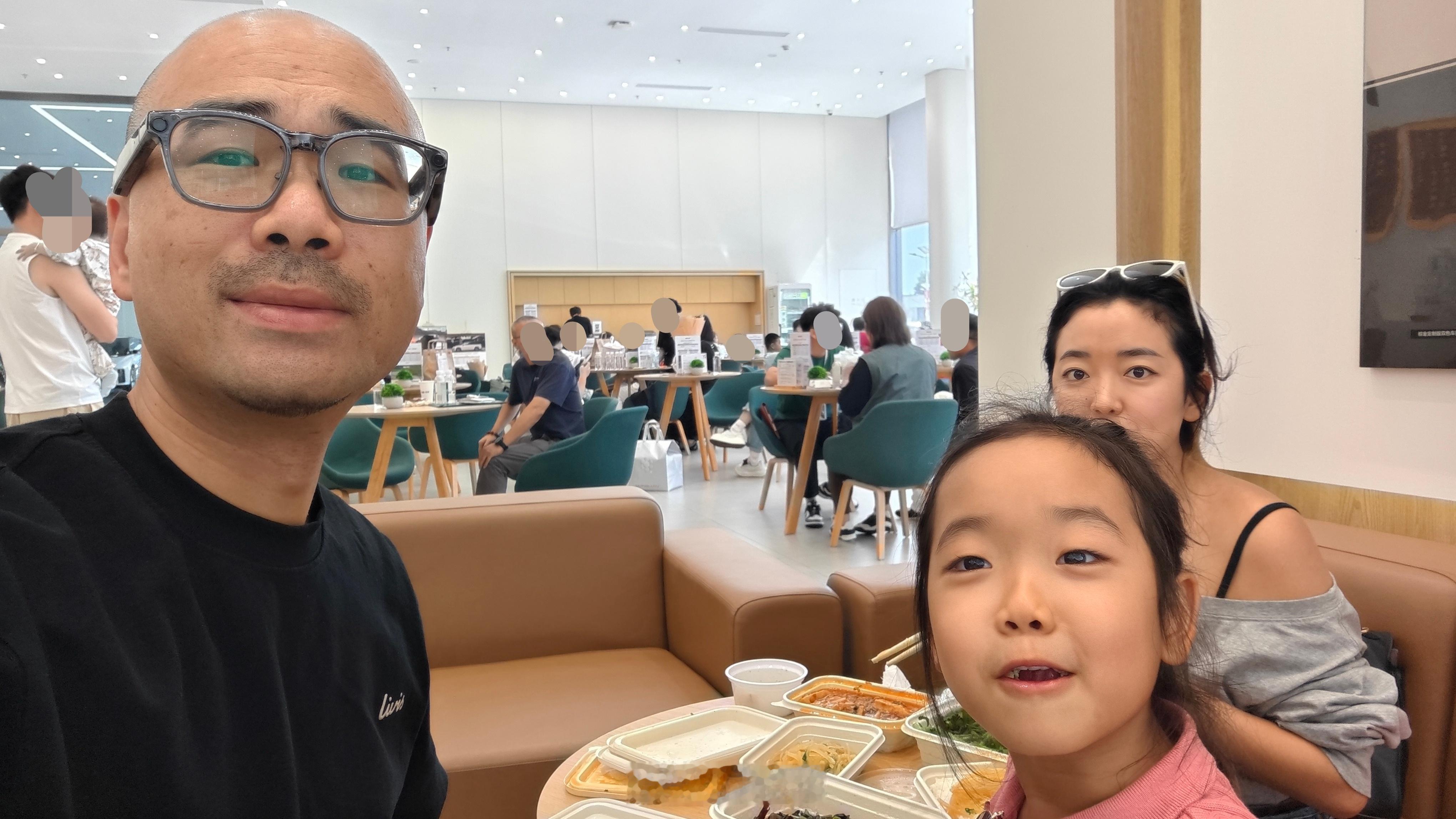 我们来提MEGA，我滴妈，理想这交付中心提车的人也太多了[黑线] ​​​