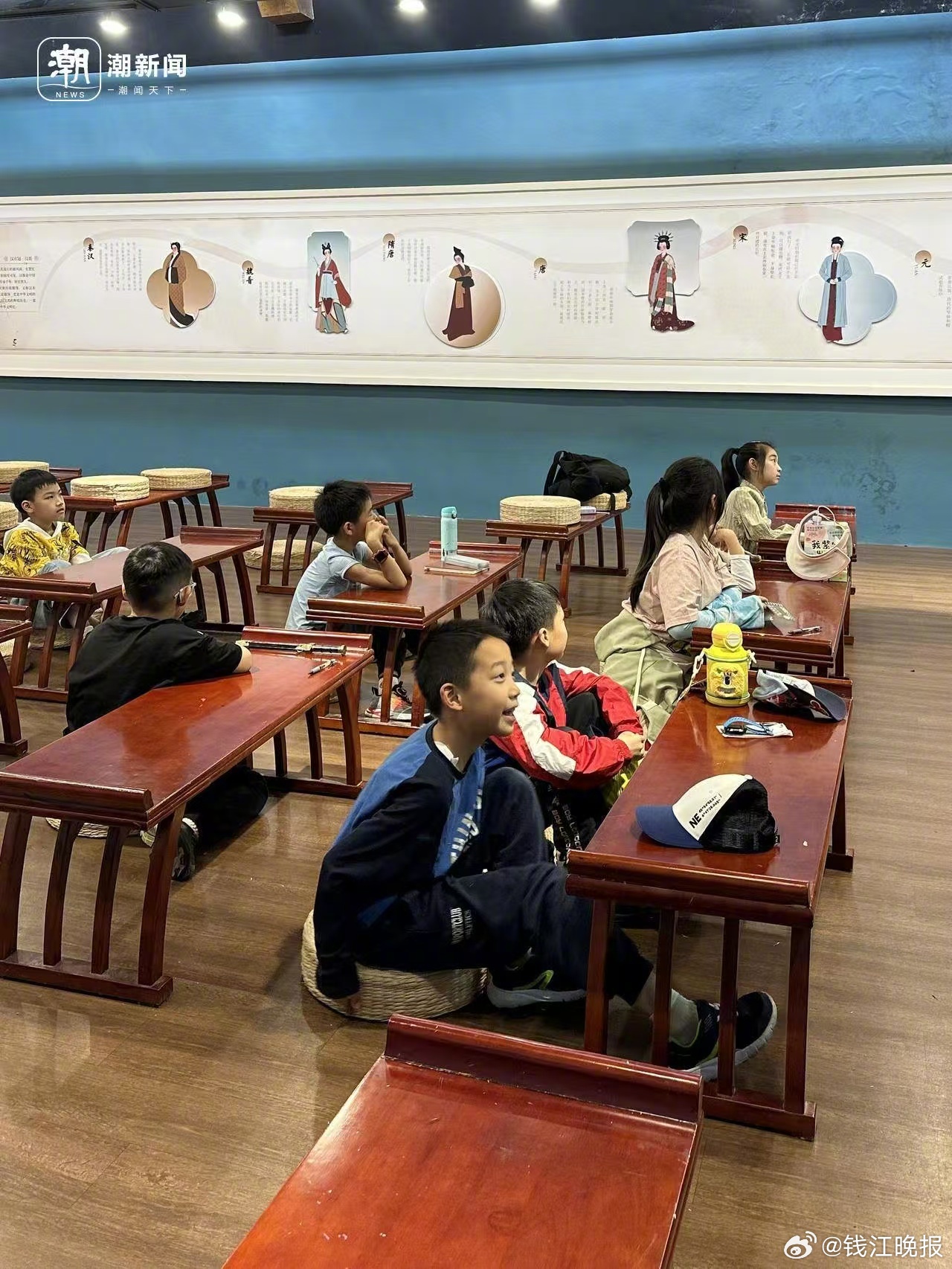 摇橹船、拓瓦当、写作文……这个春假，联合西塘古镇把“行走的课堂”搬进了水乡！孩子