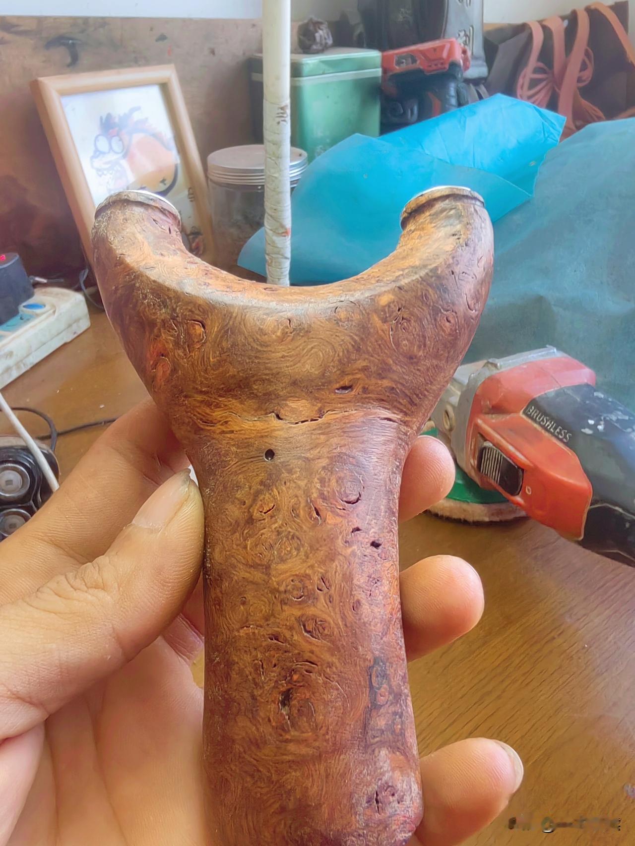 就这样了。手搓了一个弹弓！下面再追两个珠子就完事了。！！手工木制弹弓 弹弓手工 
