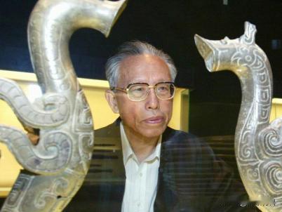 “这编钟一看就是假的，您还要花国家的钱把它买回来吗？”1992年，面对同行的指责