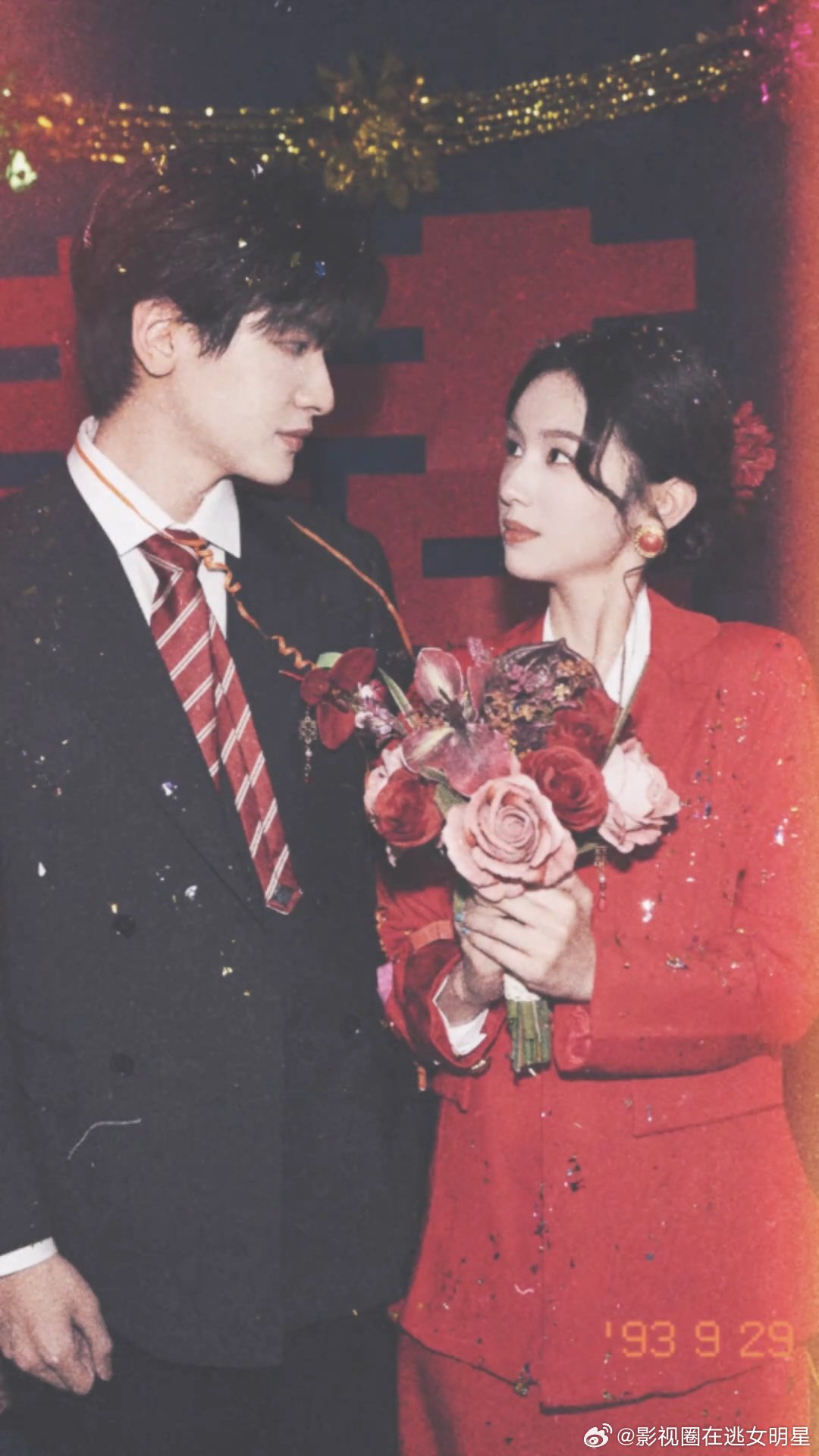 周也翟潇闻复古结婚照周也翟潇闻你好1983结婚照 翟潇闻在《你好1983》剧宣现