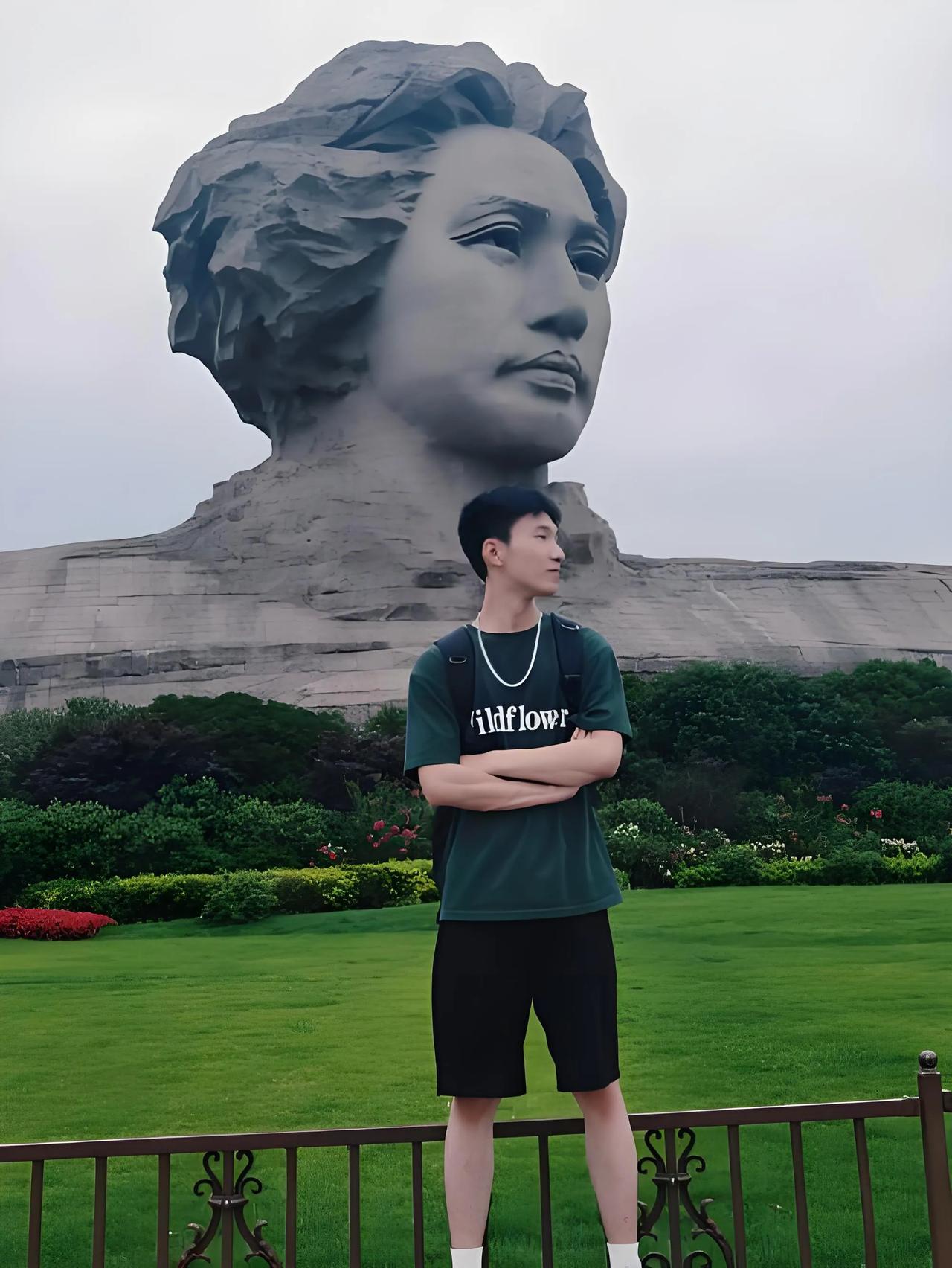 真是丢脸！相处10年的老朋友，来长沙橘子洲游玩，他来的这4天，我每天都盛情款待他