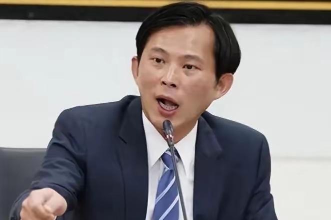 黄国昌的“政治耻辱”
自柯文哲出狱后，上蹿下跳，根本没有把黄国昌党主席放在眼里，