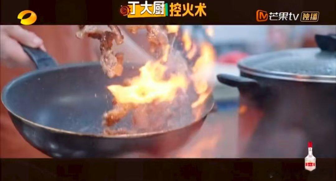 丁禹兮不炸火花炸牛肉中餐厅名场面中餐厅 丁禹兮炒黄牛肉这段太绝了！热油爆香瞬间，