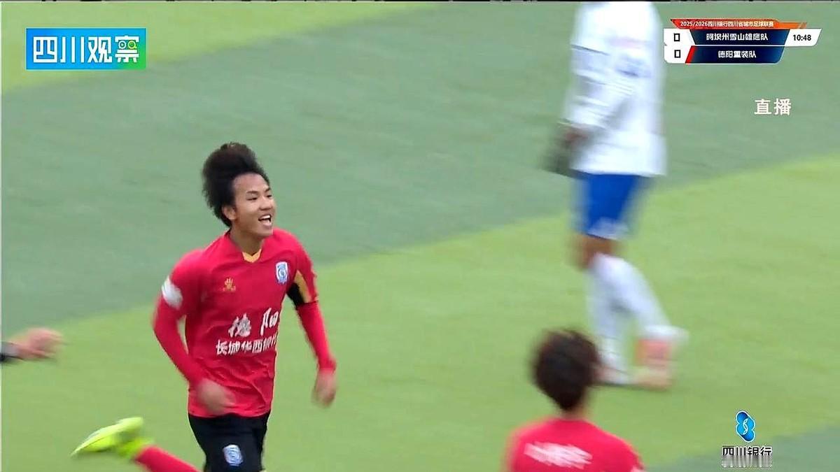 “0-5，哨声还没响，主场球迷已经提前退场。”

昨晚的阿坝州雪山雄鹰，把川北赛