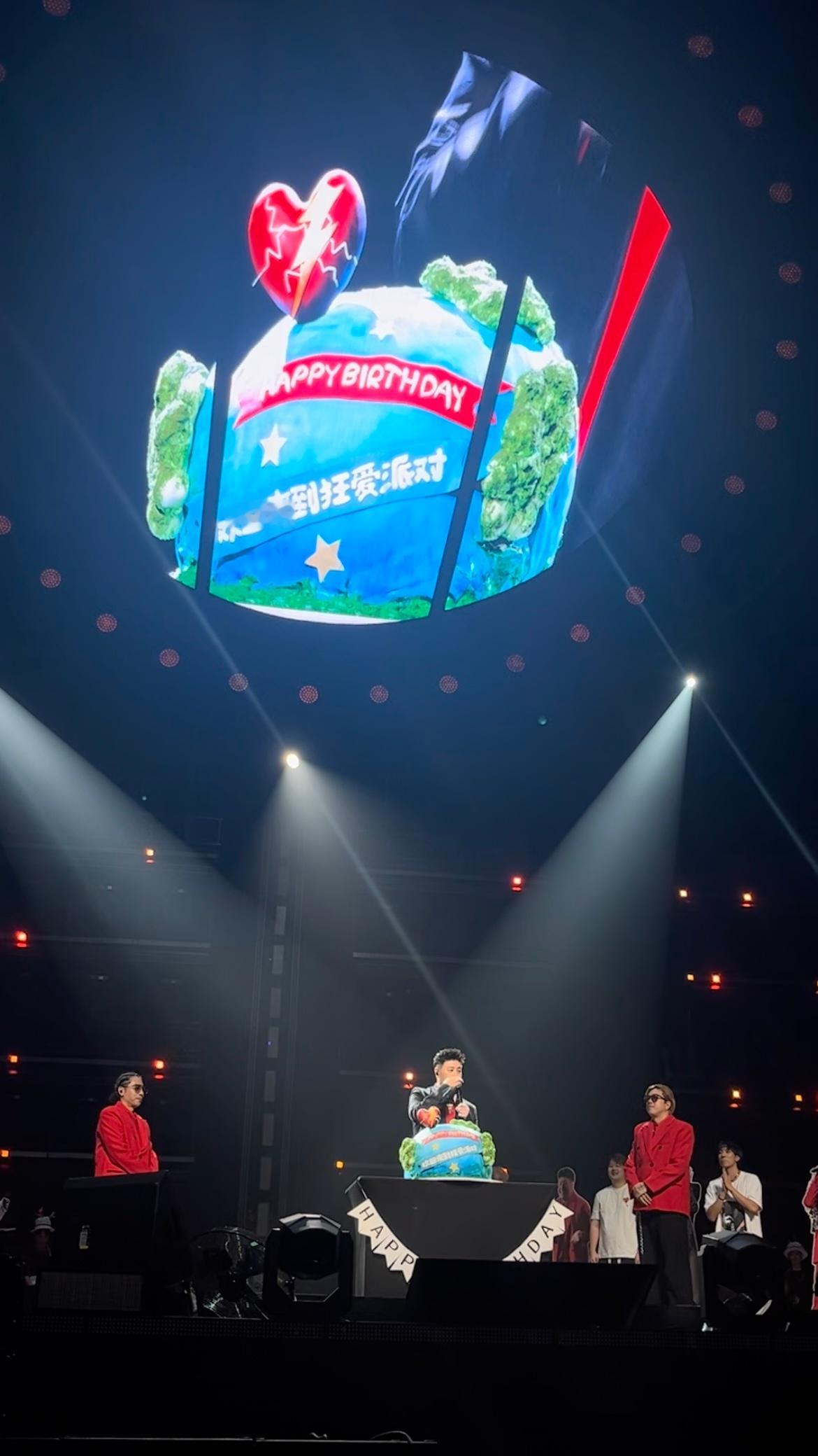 #潘玮柏们偷感好重#哈哈哈哈哈啊啊啊大型喜剧人现场笑鼠我！好多潘玮柏排排站一起庆
