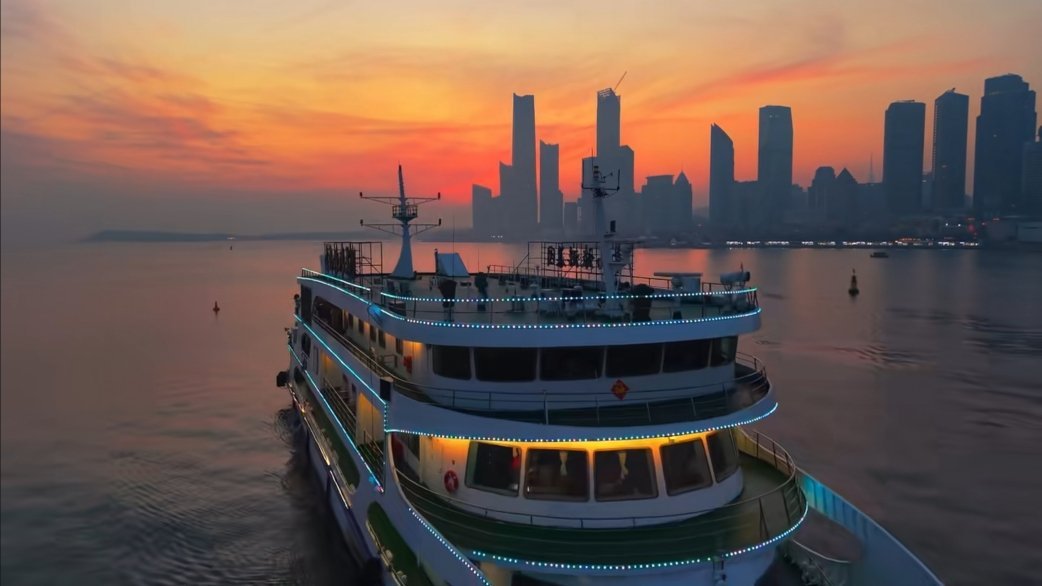 刘强东已接到5条大型游艇订单后面能做平民级的游艇吗？游艇一直是顶级富豪的标配，对