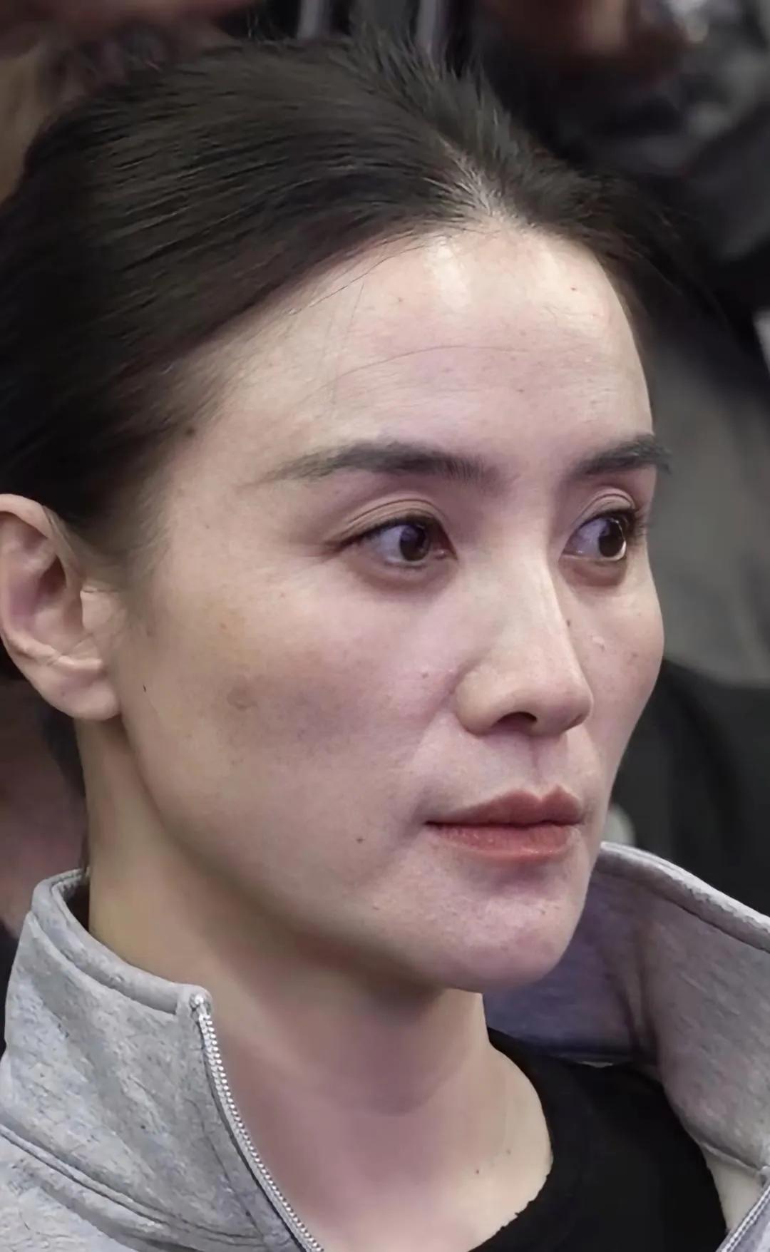 宋佳原生镜头生图太绝了
 
宋佳这组原生镜头生图直接封神！👀
没有磨皮滤镜，毛