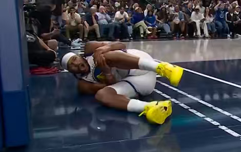 穆迪膝盖受伤了 不要啊  膝盖🙏我有照片 但我不敢发给你们看 很吓人真的 勇士