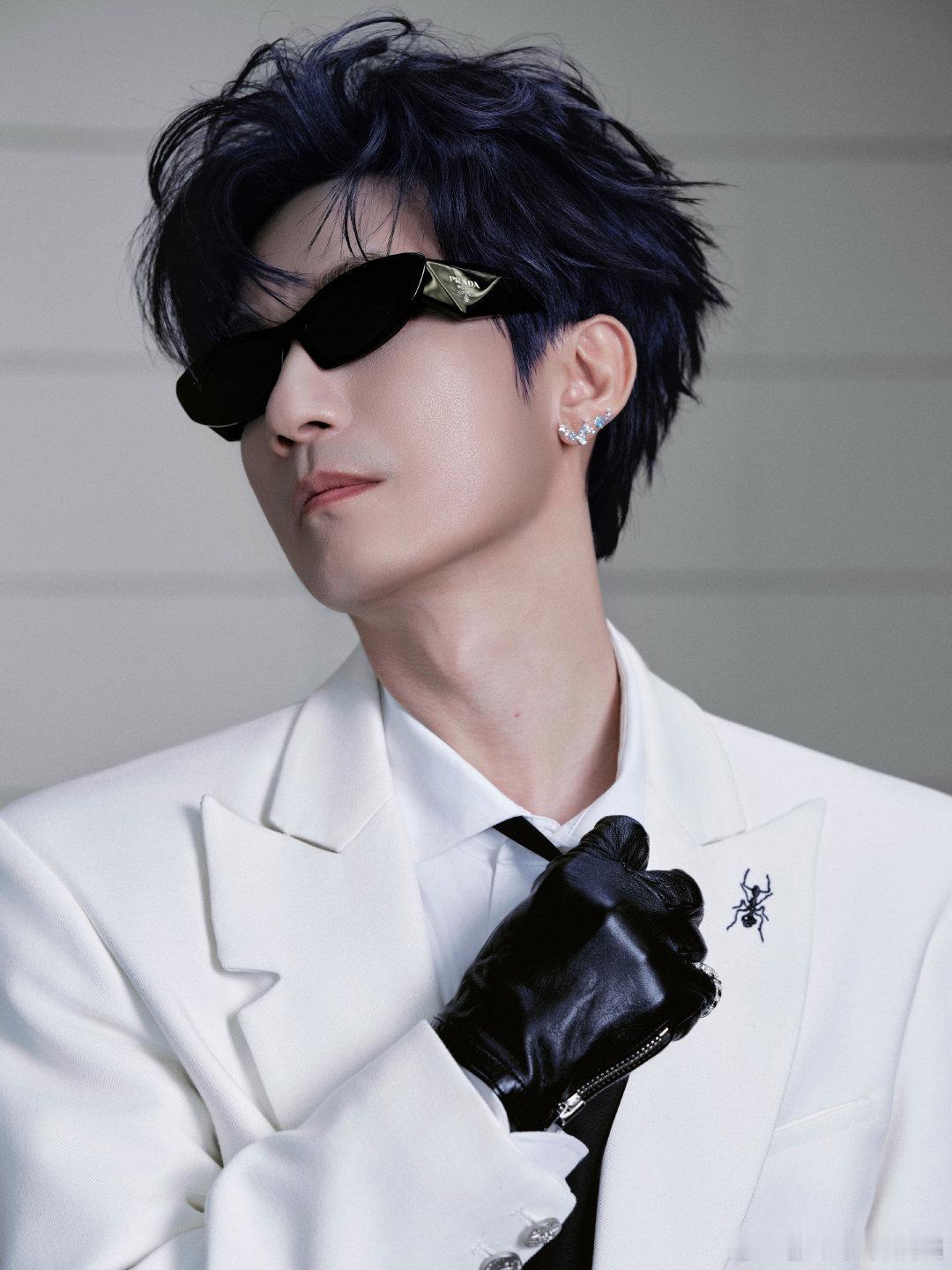 陈楚生获奖之作故事感拉满东方卫视春节晚会 看陈楚生在东方卫视春晚唱获奖之作，那种