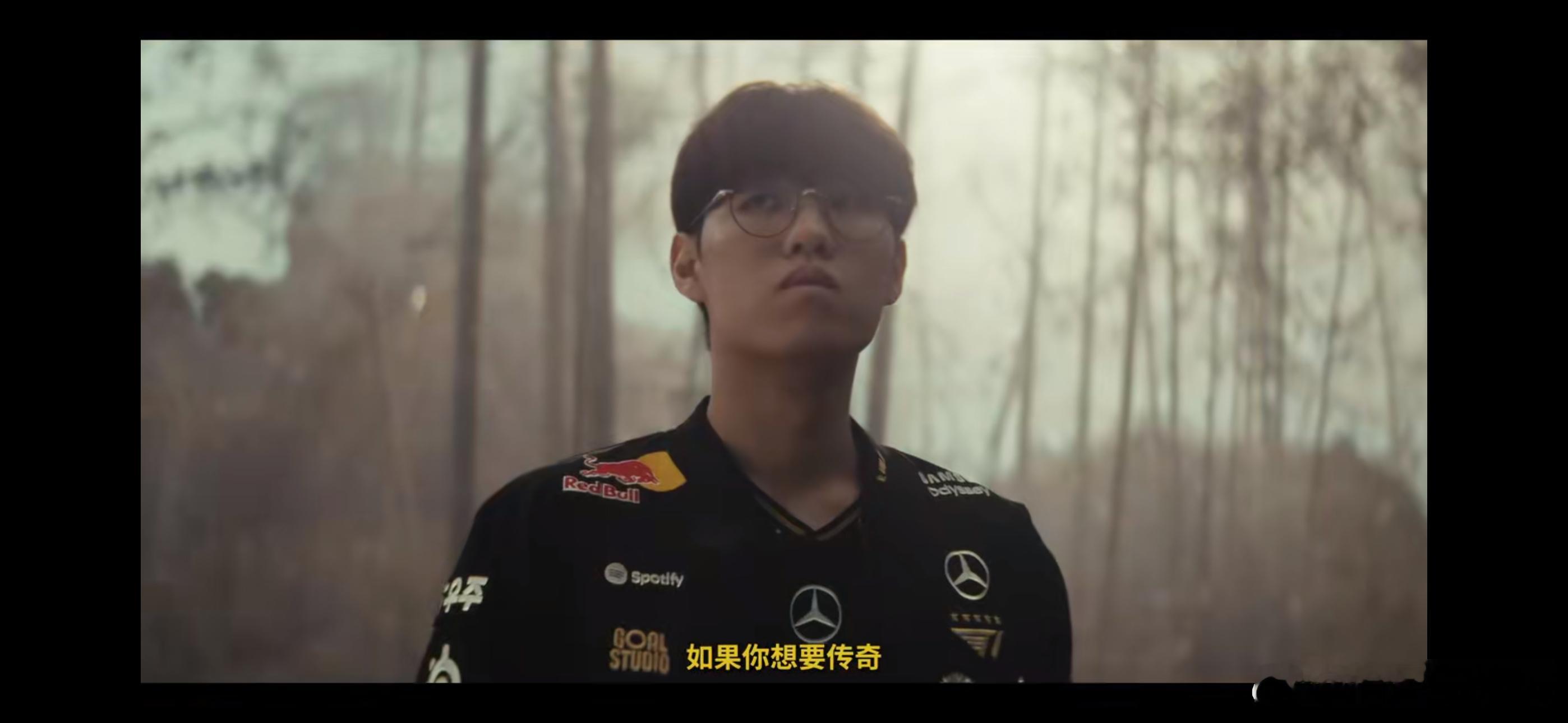 TES毫无抵抗之力，真就是陀螺了，T1拿着鞭子狠抽3把，陀螺转的飞起[允悲]这真