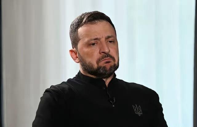 泽连斯基曾向全世界表明了自己的态度，乌克兰可以向俄罗斯认输，甚至乌克兰也可以不加