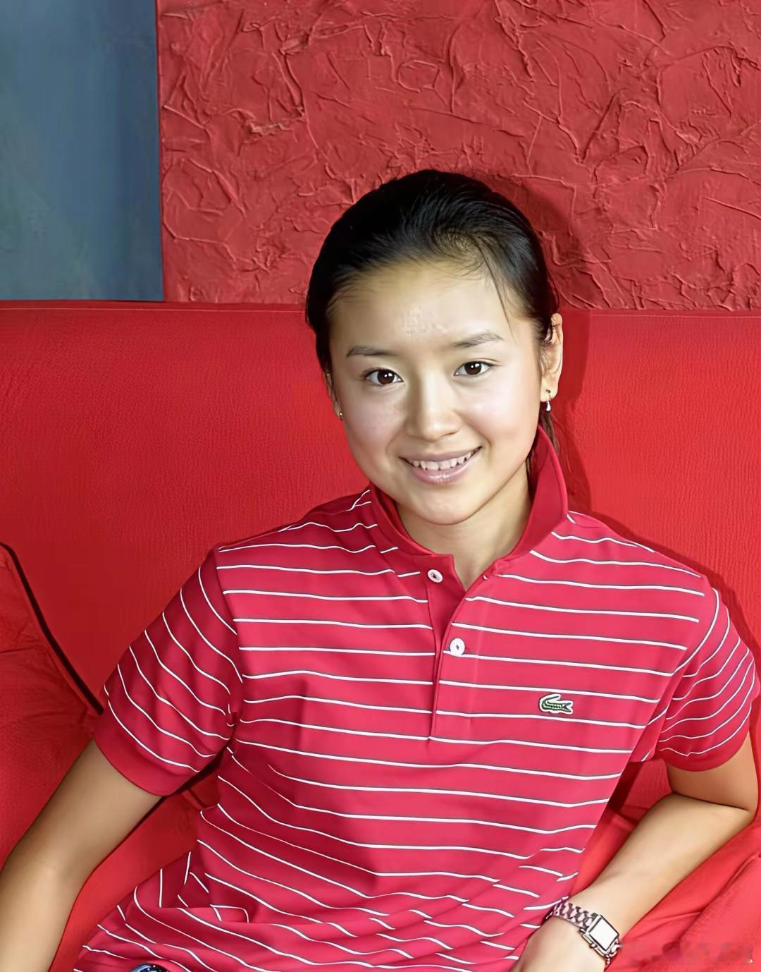 董洁早期写真太戳人！没有过度修饰的纯天然美感，每一张都透着真实的灵气～ 