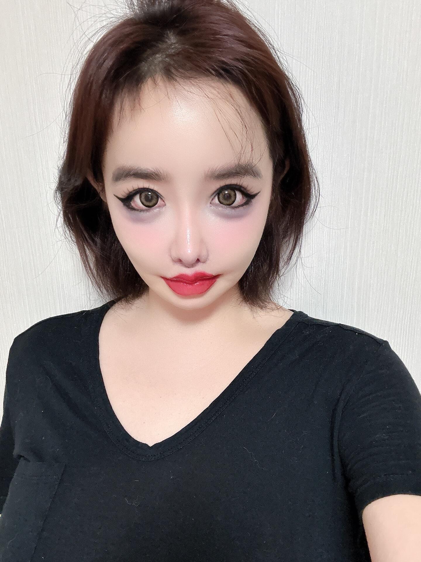 朴春近期发的自拍🤳？小图看成淋淋 ​​​