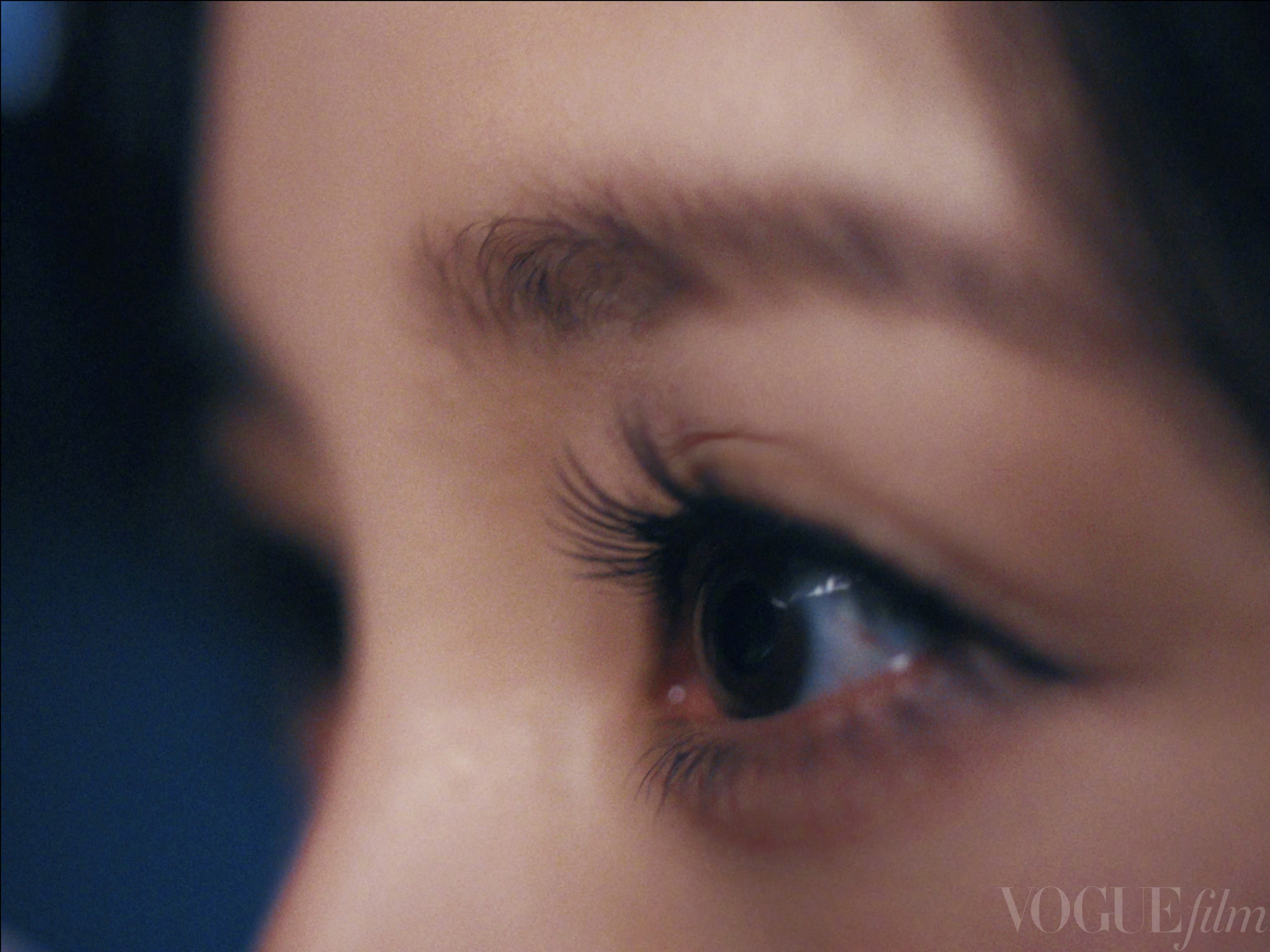 vogue很懂，最美的杨幂眼睛特写[爱慕] ​​​
