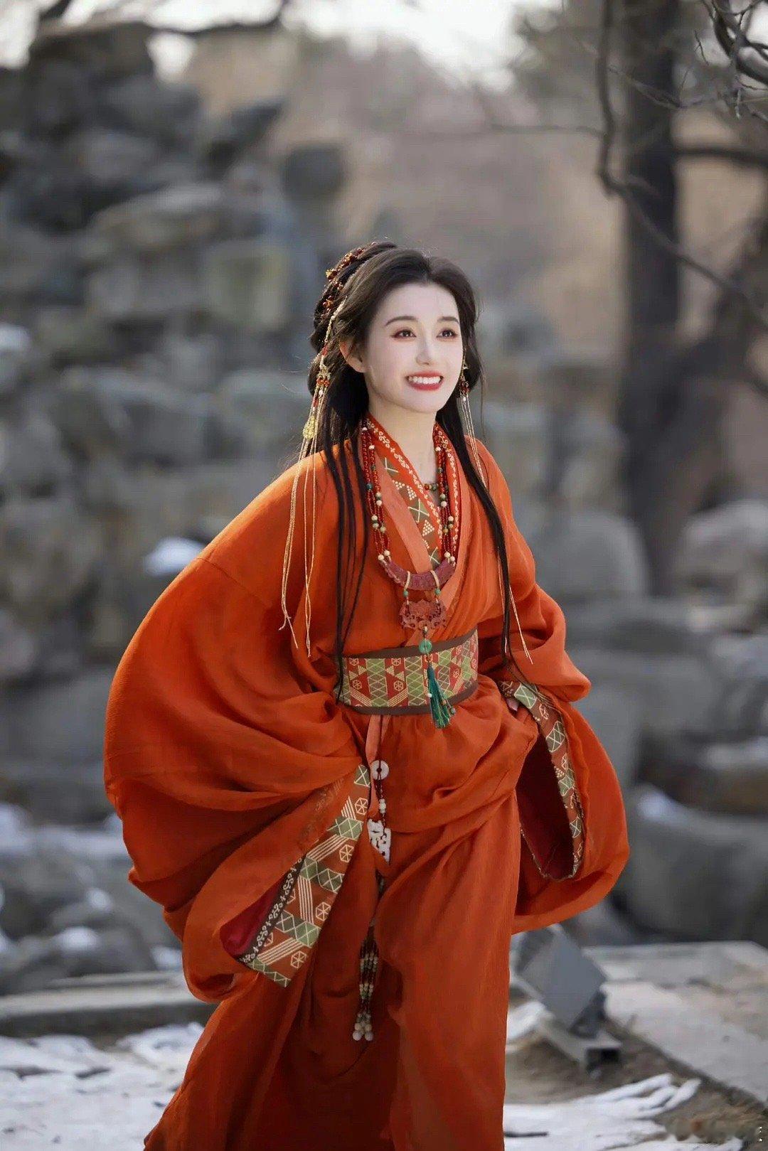 抛开童年滤镜来说，蒋依依能爆吗 ​​​