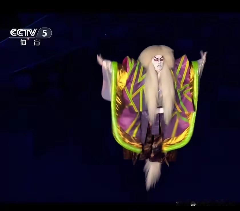 亚运会开幕式 上来先出来仨吊死鬼是有什么说法吗？
一个白毛鬼👻，两个红毛鬼👻