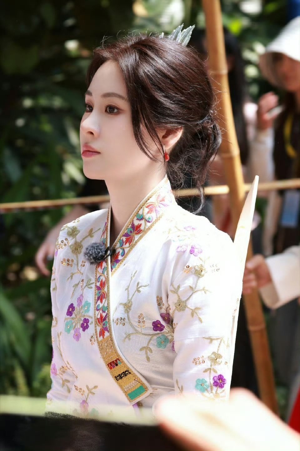 张碧晨傣刀舞舞台感张碧晨身姿谁能拒绝张碧晨的傣刀舞？身段舒展又灵动，学习能力超强