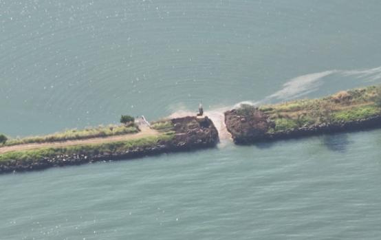 “柬埔寨军队的工兵使用炸药，开着挖掘机，摧毁了达克塔贡大坝。”泰国方面在2025