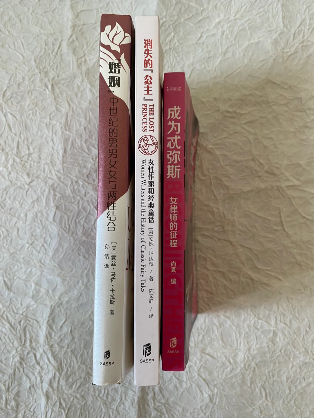 最近新读了几本女性题材小书