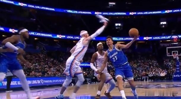 卡鲁索真是聪明反被聪明误啊！

今天雷霆队做客奥兰多挑战魔术队。第二节4分10秒