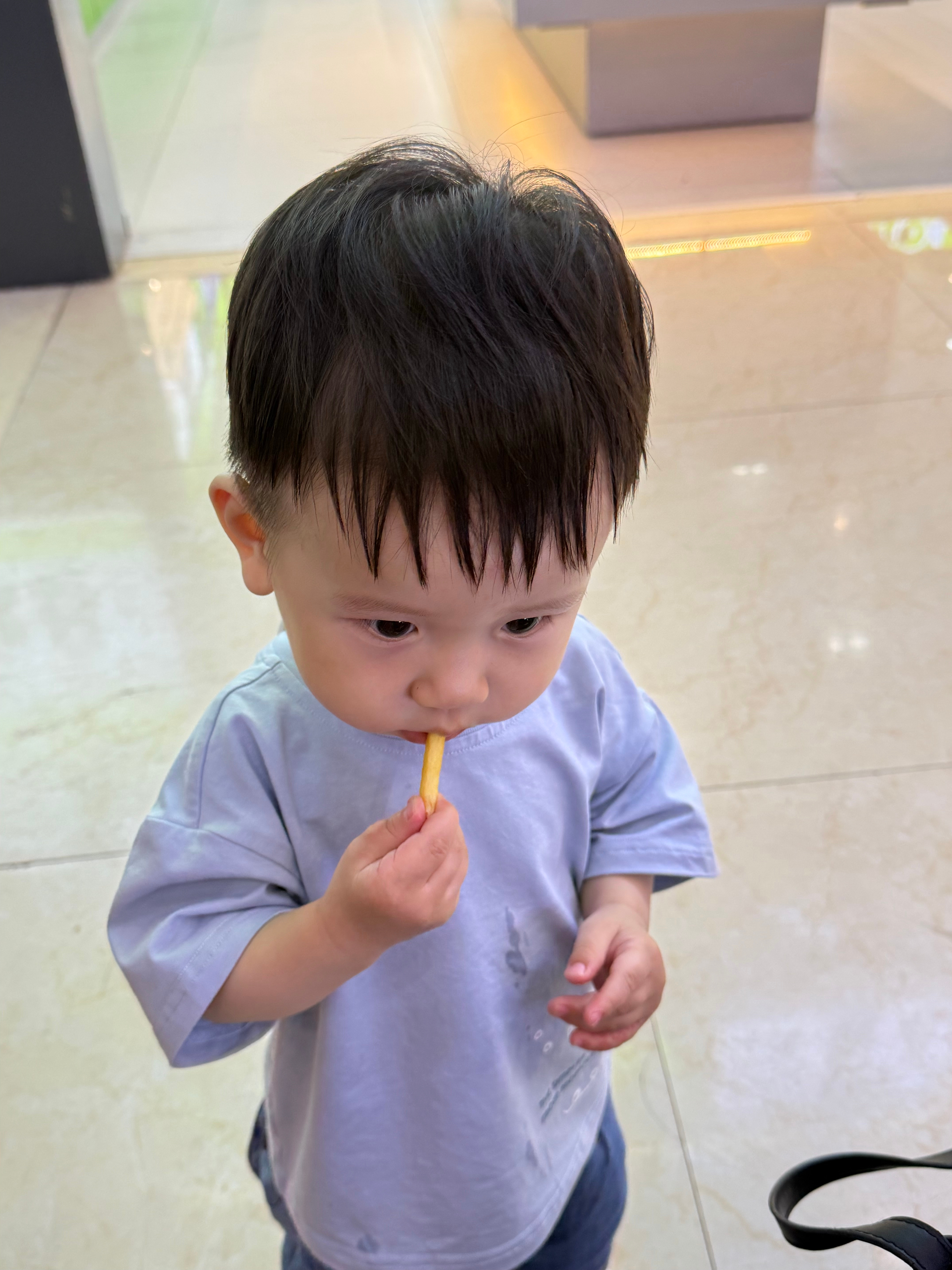心都要融化了 吃薯条的香宝宝 我要狠狠地亲你 