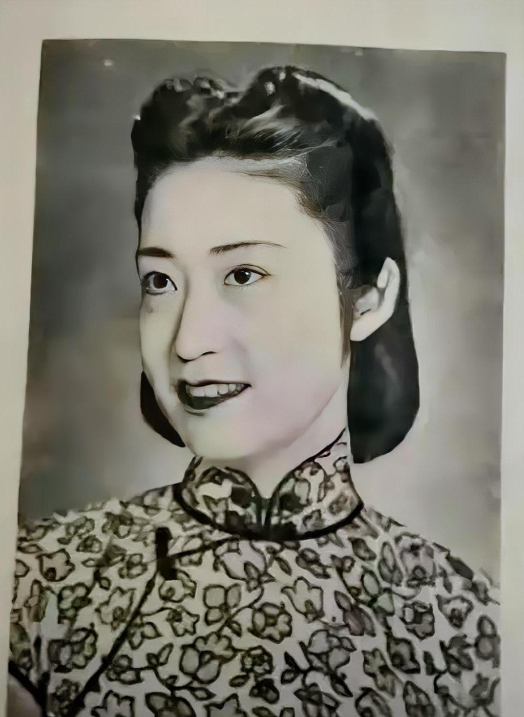 1926年，北京饭店，22岁的唐怡莹趁丈夫不在，与25岁的张学良发生了关系。几天