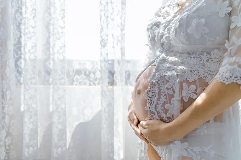 刷到大家吵孕妇早高峰挤公交该不该让座，想起上周公交上的窒息场面。早高峰公交挤成沙