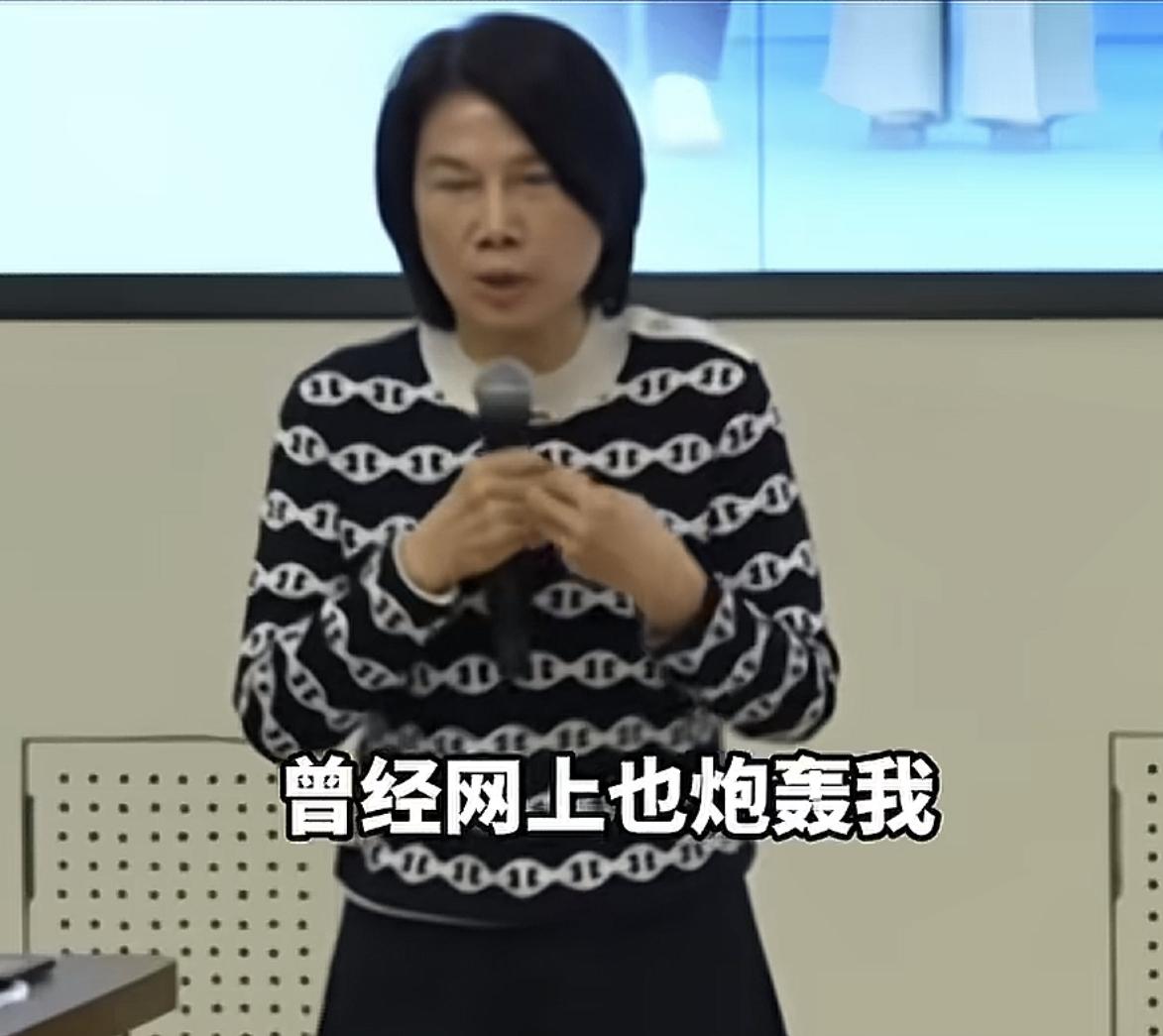 董明珠董大姐终于对曾经的“海归派”言论回应了，
果然这才是她真正想表达的，她说: