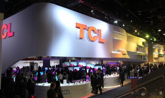 中国电视产业，自己成功把自己玩死了。TCL老板说，美国3亿多点人口一年能卖400