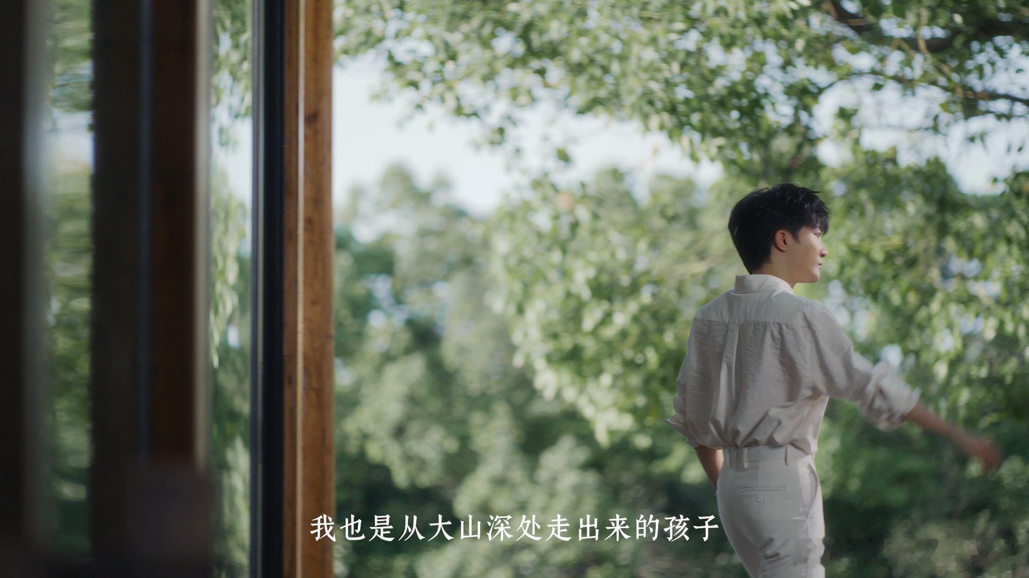 周深问你会深信什么 太治愈这次合作的表达方式了。周深温柔又有力量的声线，缓缓诉说